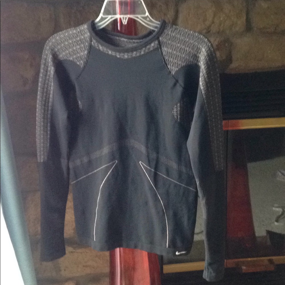 NIKE LONG SLEEVE SHIRT